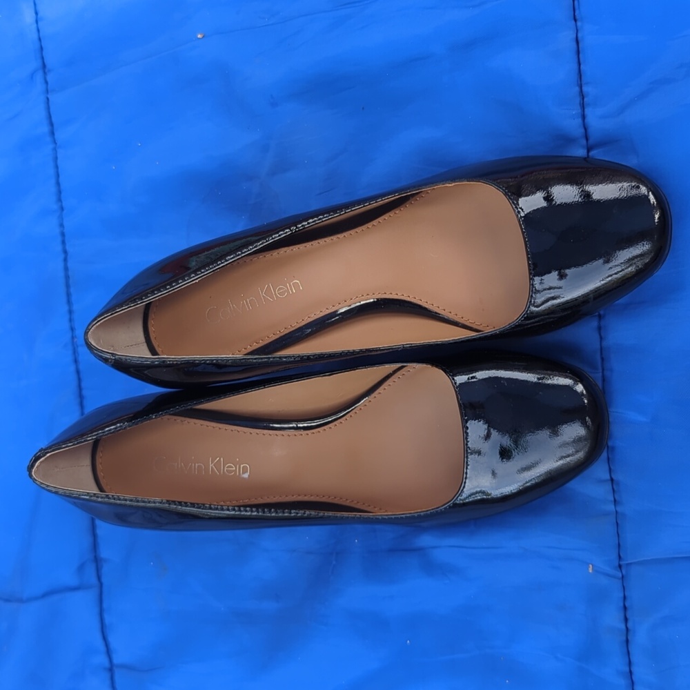 Shoes - Picture 4 of 8
